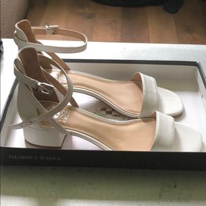 NWT Vince Camuto Block heel sandal size 9